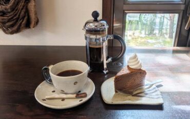 丸山珈琲のブレンド・クラシック1991(深煎り)とチョコレートケーキ