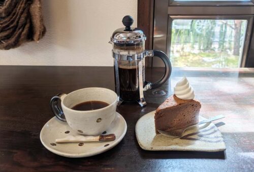 丸山珈琲のブレンド・クラシック1991(深煎り)とチョコレートケーキ