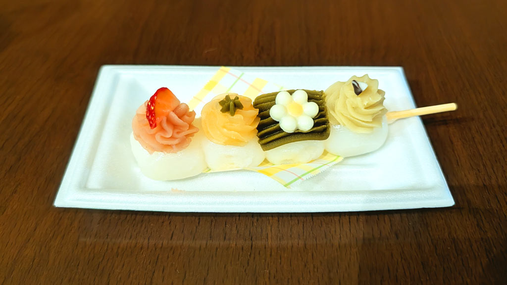 「茶処くらや」の「恋小町だんご」