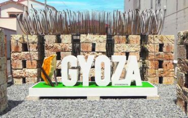 「GYOZA」モニュメント
