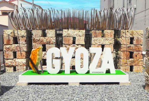 「GYOZA」モニュメント